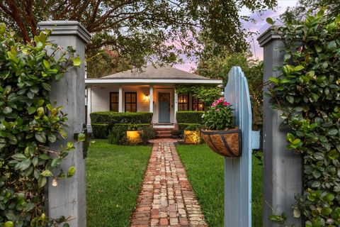 Photo of 2004 Columbia Street, Houston, TX 77008 (MLS # 62547348)