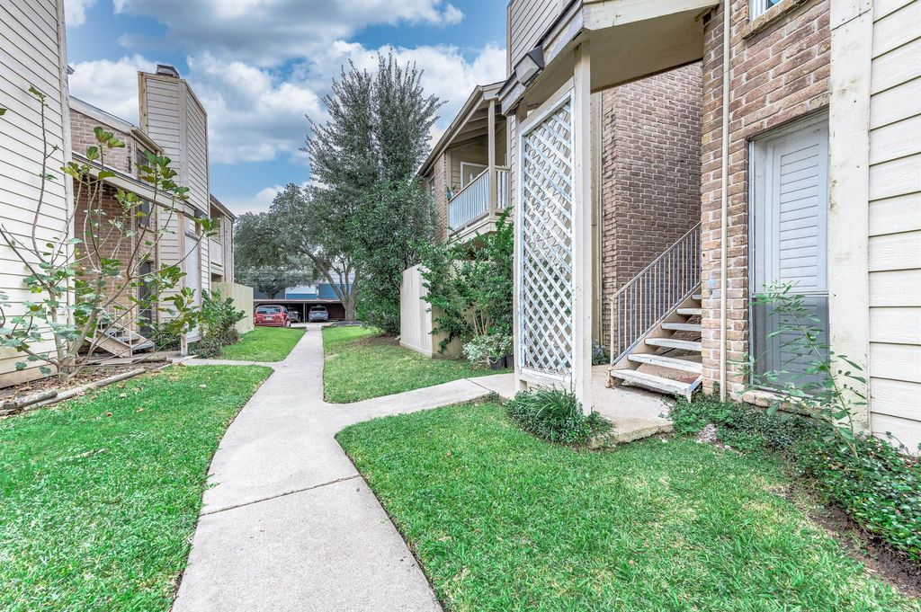 Photo of 10211 Sugar Branch Dr Apt 368 Dr, Houston, TX 77036 (MLS # 2463188)