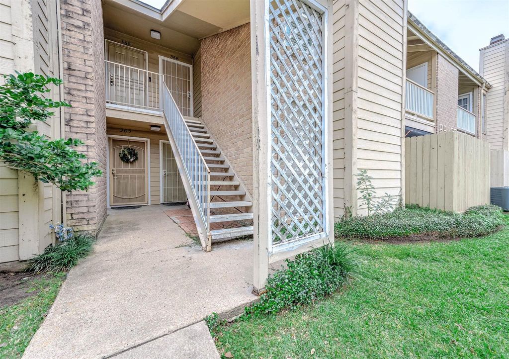 Photo of 10211 Sugar Branch Dr Apt 368 Dr, Houston, TX 77036 (MLS # 2463188)