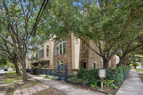 Photo of 402 Roy Street, Houston, TX 77007 (MLS # 64492698)