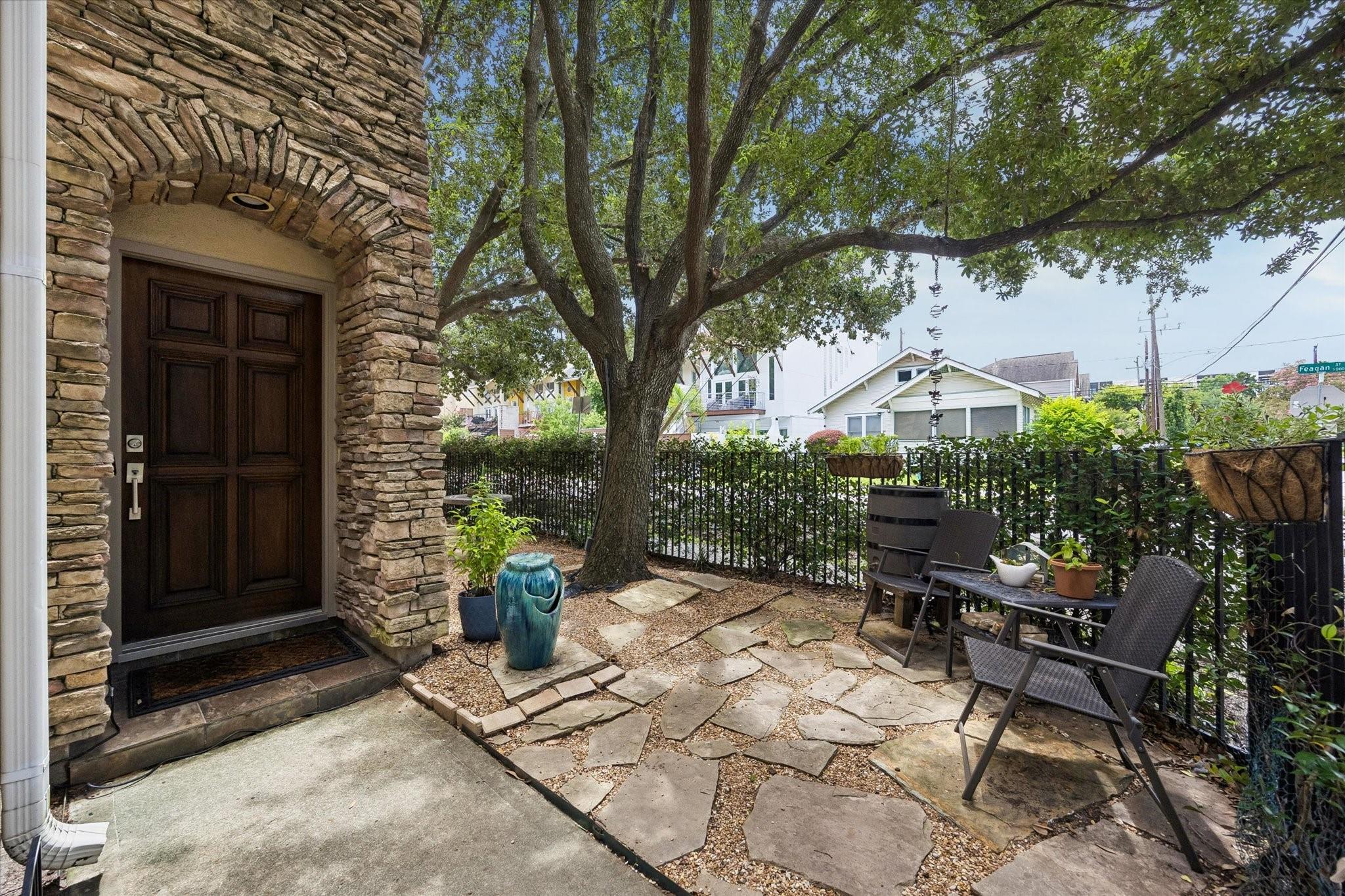 402 Roy Street