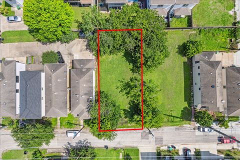 Photo of 1106 Ruthven Street, Houston, TX 77019 (MLS # 30426833)