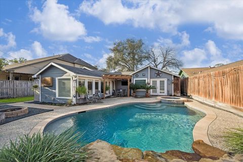 Photo of 1423 Richelieu Lane, Houston, TX 77018 (MLS # 84792027)
