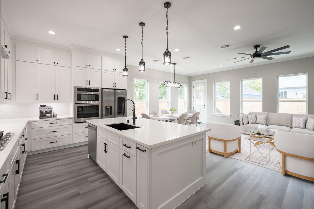 Photo of 1016 E 32nd ST, Houston, TX 77022 (MLS # 55223013)