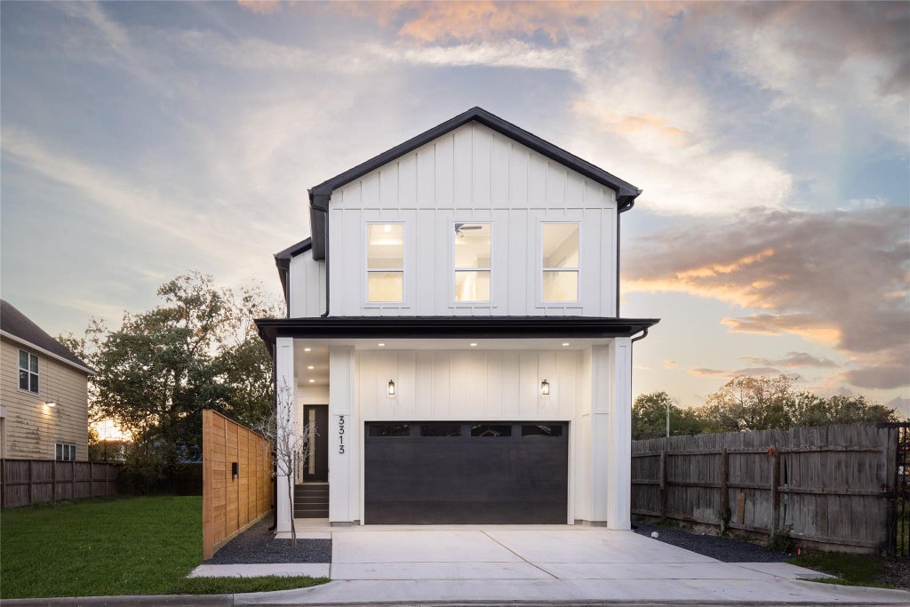 Photo of 1016 E 32nd ST, Houston, TX 77022 (MLS # 55223013)