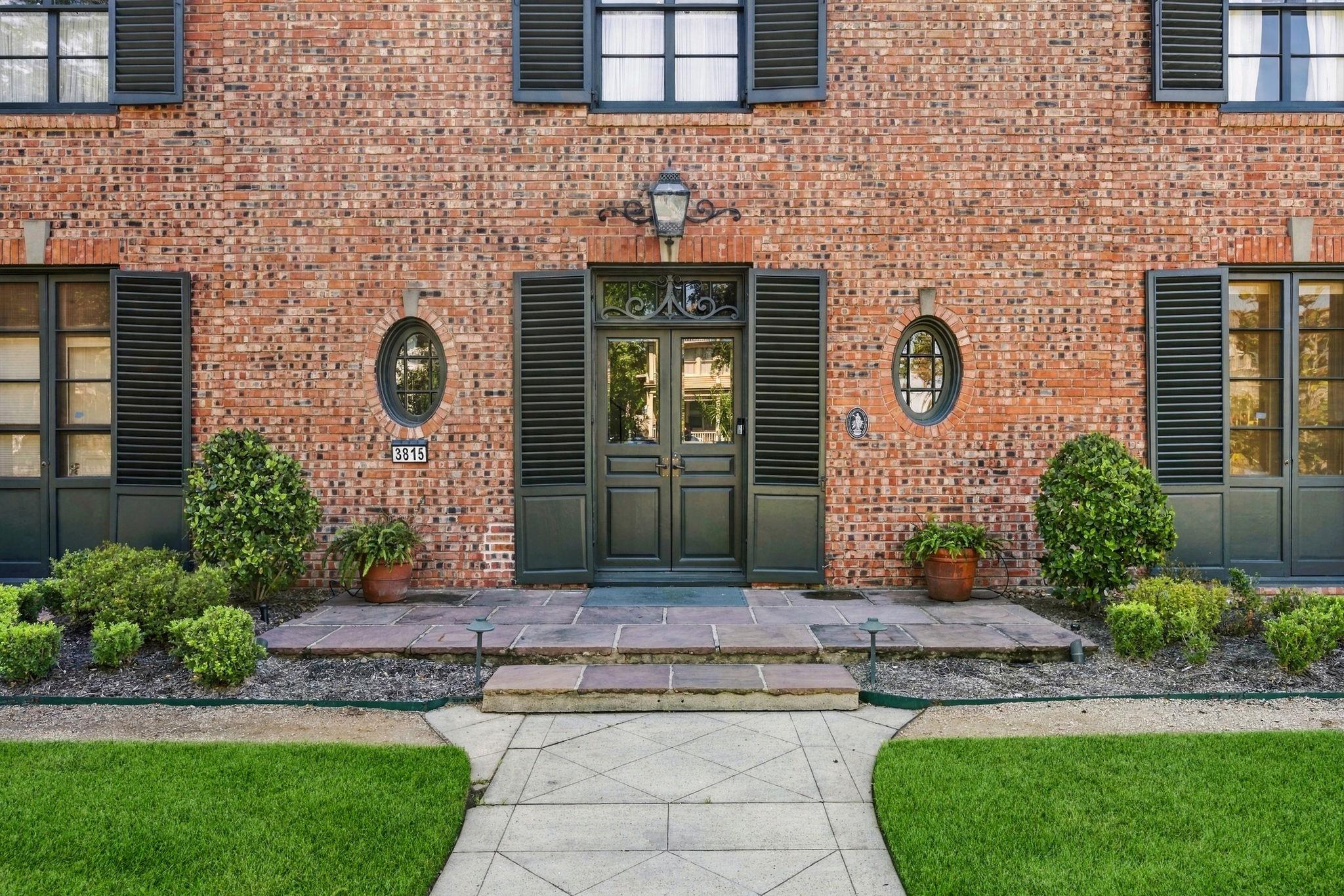 3815 Bernardo De Galvez Avenue