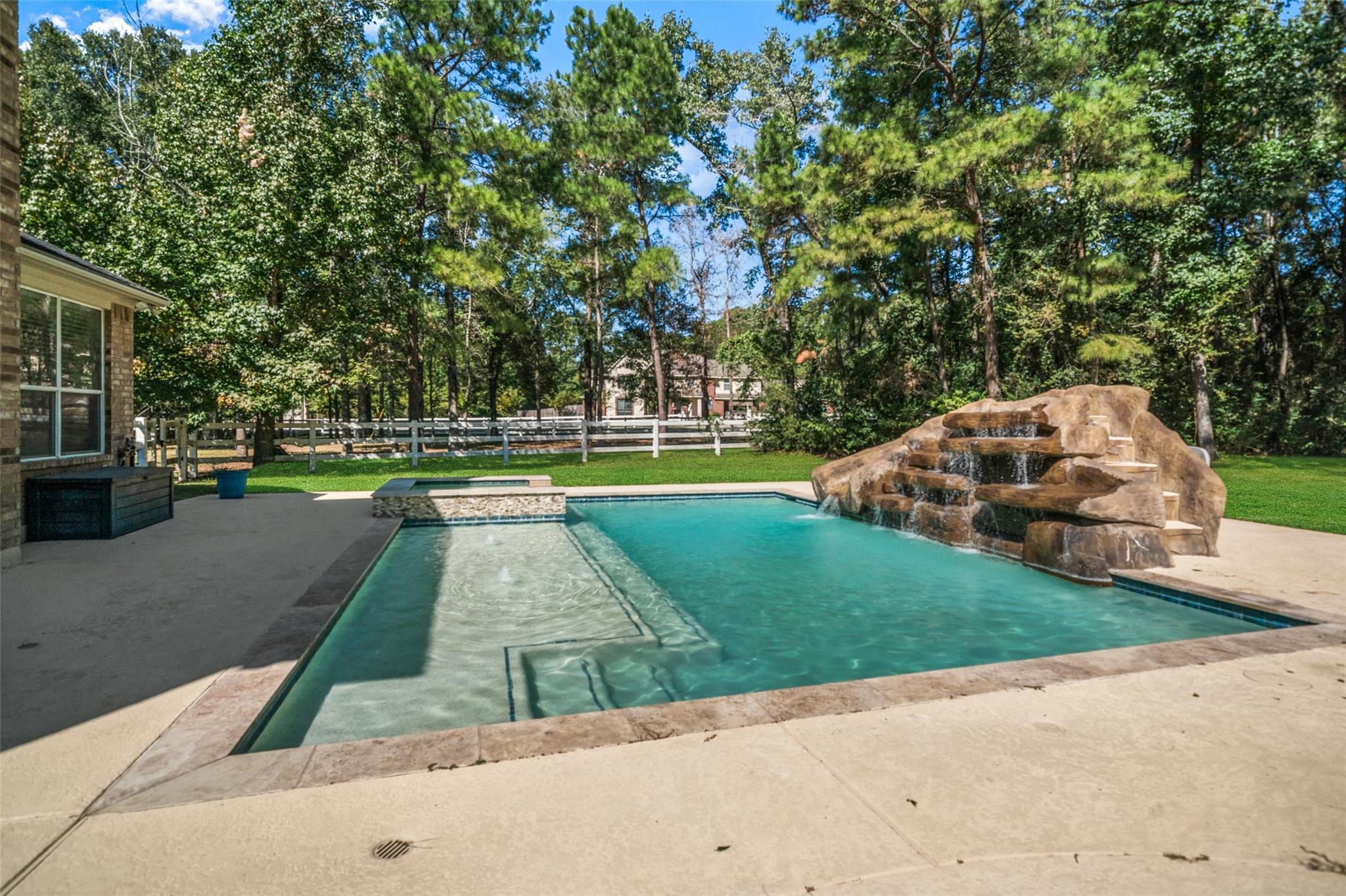 12210 Hallowed Oaks
