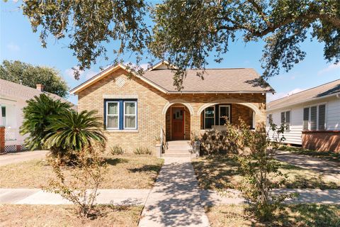 Photo of 5018 Avenue P, Galveston, TX 77551 (MLS # 32641382)