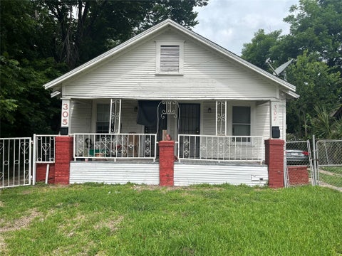 Photo of 305 N Bryan Street, Houston, TX 77011 (MLS # 49930803)