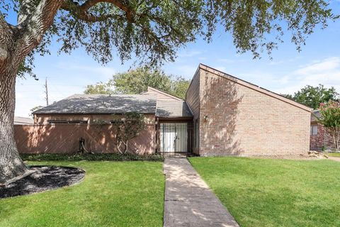 Photo of 7311 Las Brisas Drive, Houston, TX 77083 (MLS # 22607081)