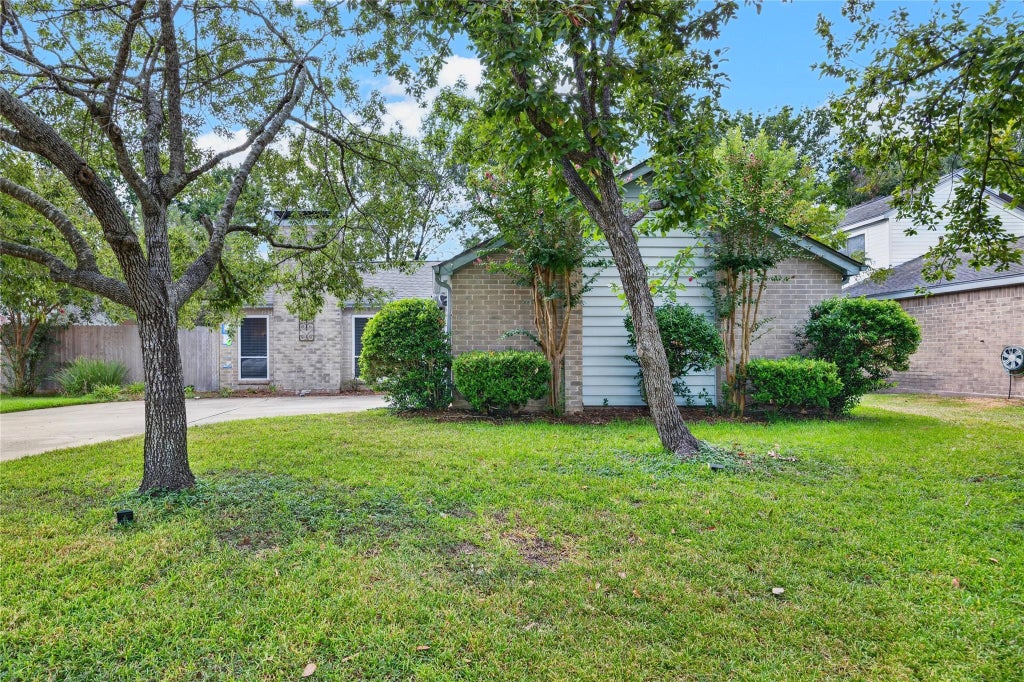 Photo of 12135 Ella Lee Lane, Houston, TX 77077 (MLS # 58579385)