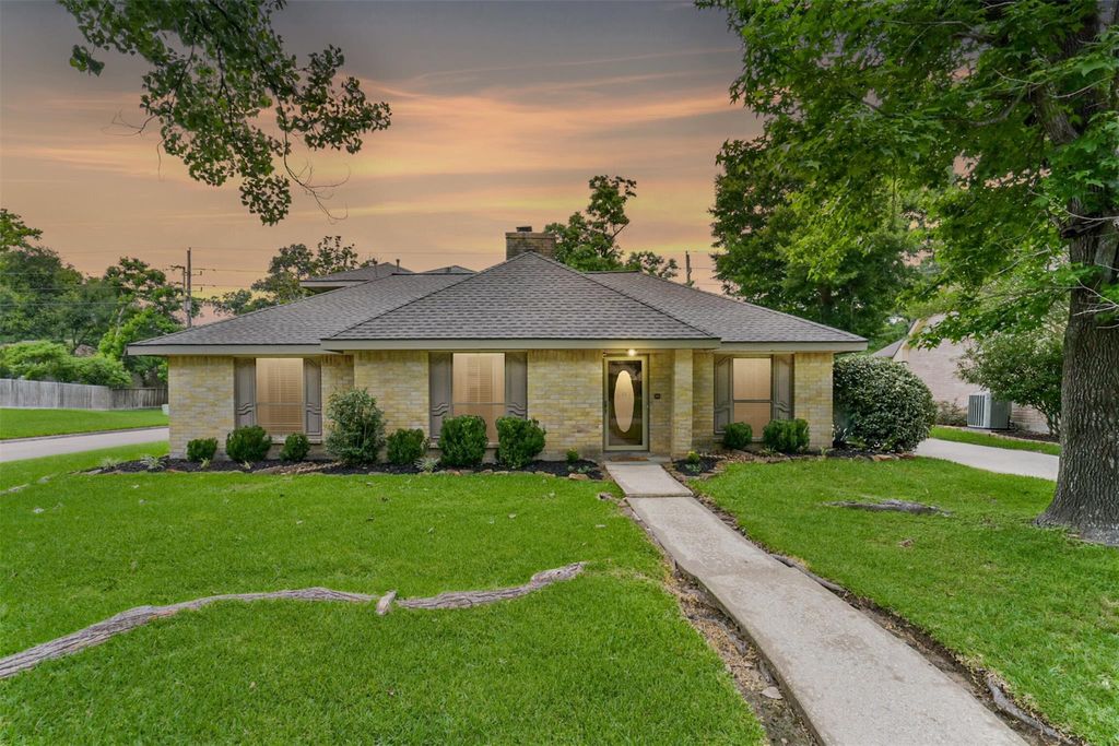 Photo of 3703 Brook Shadow Drive, Houston, TX 77345 (MLS # 46336512)