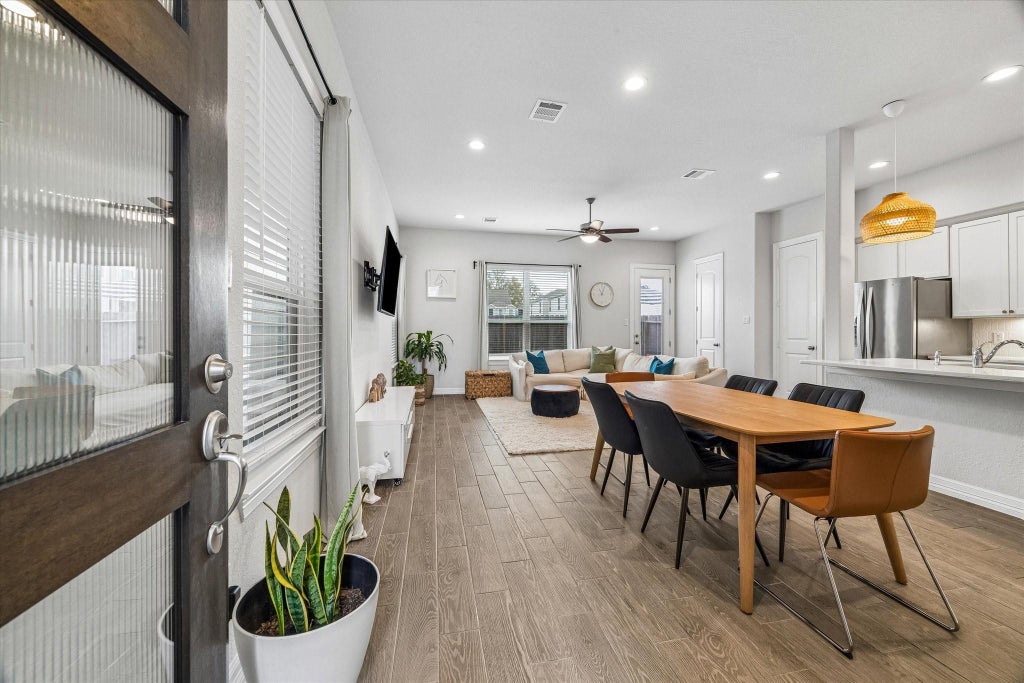 Photo of 1514 Canter Bayou Way, Houston, TX 77043 (MLS # 33485933)