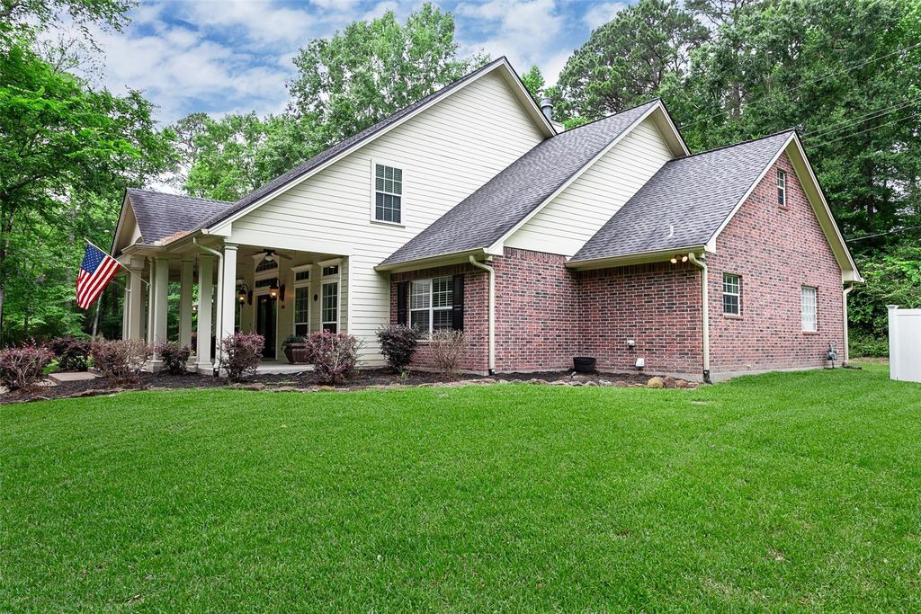 Photo of 289 Broadmoor Drive, Huntsville, TX 77340 (MLS # 53447222)