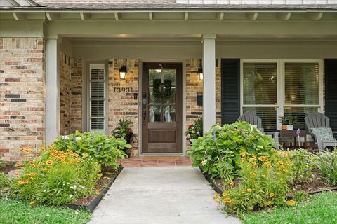 Photo of 13931 Taylorcrest Road, Houston, TX 77079 (MLS # 74834940)