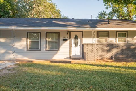 Photo of 1727 Jones Street, Rosenberg, TX 77471 (MLS # 29519086) Photo of 1727 Jones Street, Rosenberg, TX 77471 (MLS # 29519086)