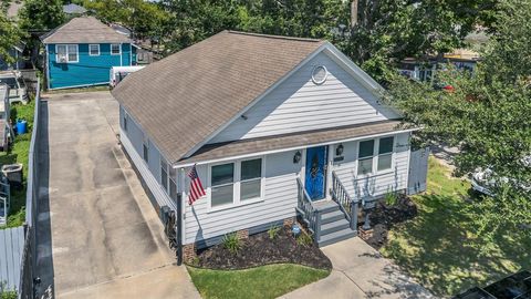 Photo of 2607 North Freeway, Houston, TX 77009 (MLS # 22226288)