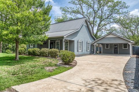 Photo of 210 W Bell Street, Fayetteville, TX 78940 (MLS # 42156176)