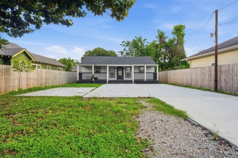 Photo of 321 Reid Street, Houston, TX 77022 (MLS # 25595216)