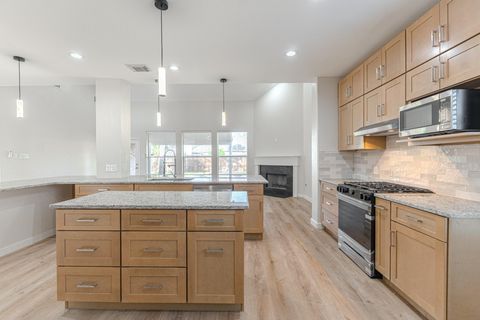 Photo of 27 Fraiser Fir Place, Spring, TX 77389 (MLS # 80745687)