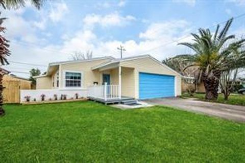 Photo of 9 Manor Way, Galveston, TX 77550 (MLS # 77127004)