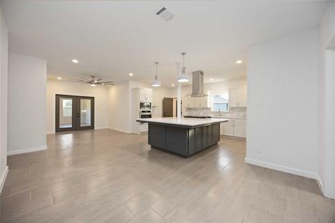 Photo of 711 W Sidnor Street, Alvin, TX 77511 (MLS # 37400297)