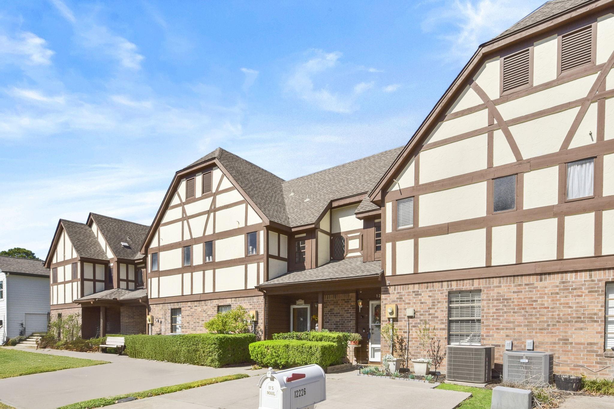 12226 Glenview Drive