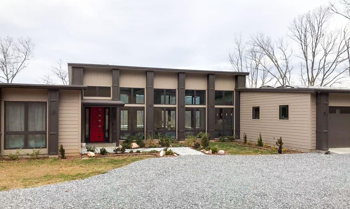 611 Hillcrest Circle