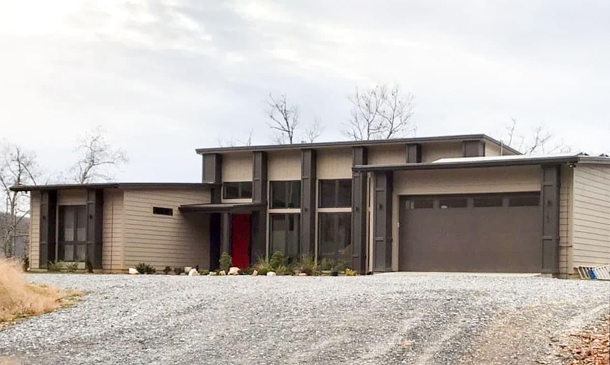 611 Hillcrest Circle