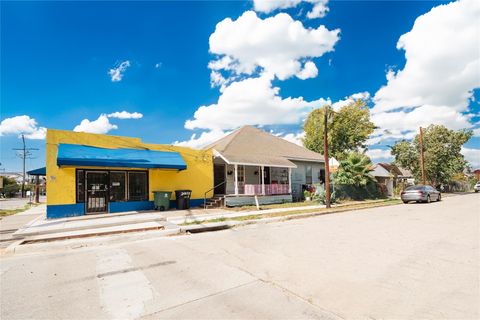 Photo of 2303 Chestnut Street #A, Houston, TX 77009 (MLS # 3124987)