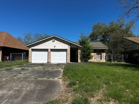 Homes For Sale - 7214 Whippoorwill Lane<br/> Texas City, TX 77591