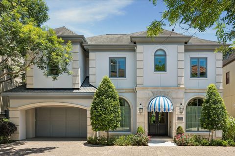 Photo of 207 Briar Oaks Cove, Houston, TX 77056 (MLS # 33547985)