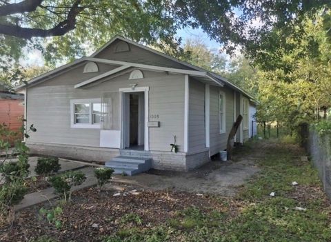 Photo of 1009 Thomas Boulevard, Port Arthur, TX 77640 (MLS # 61563311)