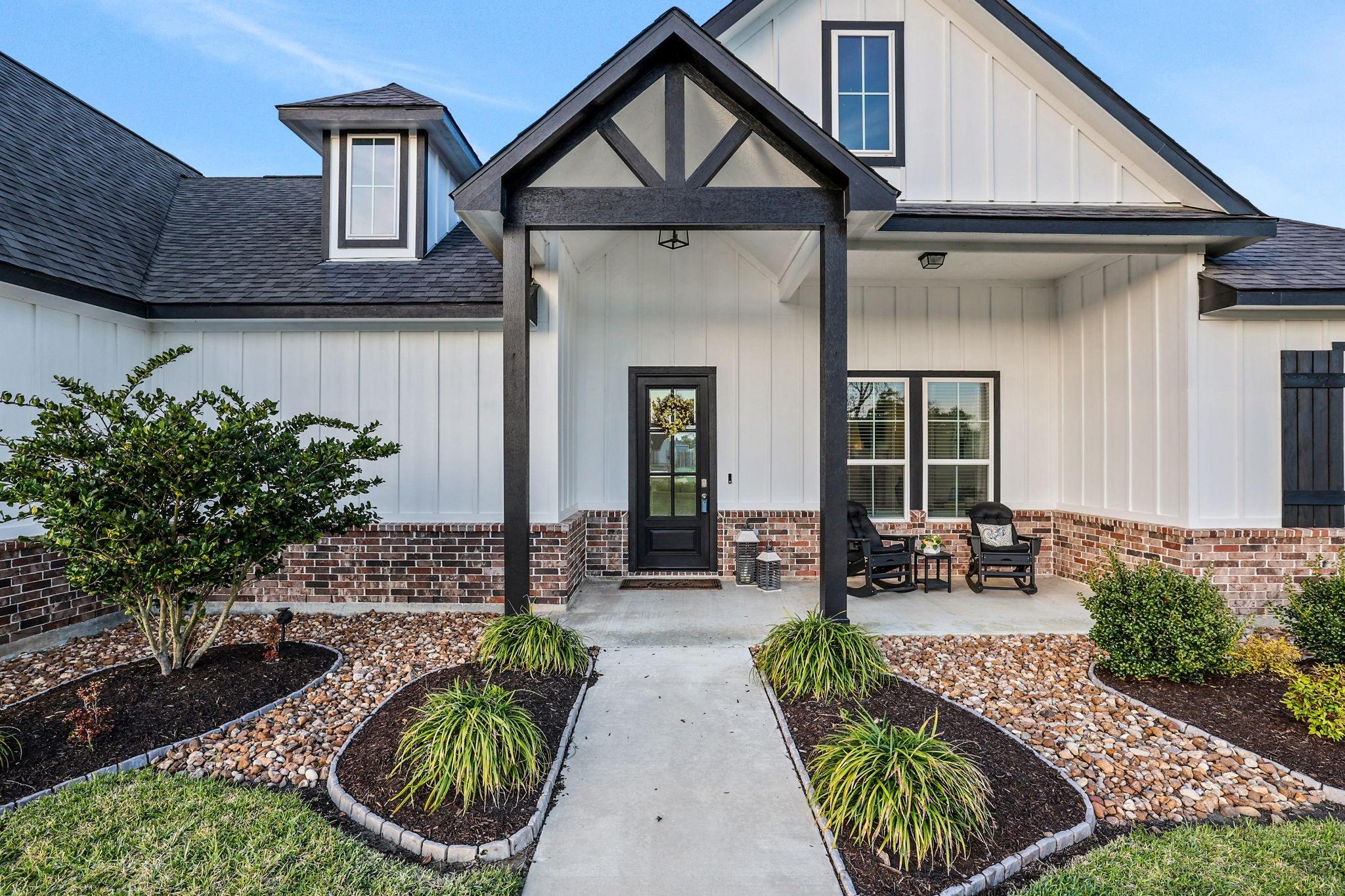 5611 Arrowhead Point Drive