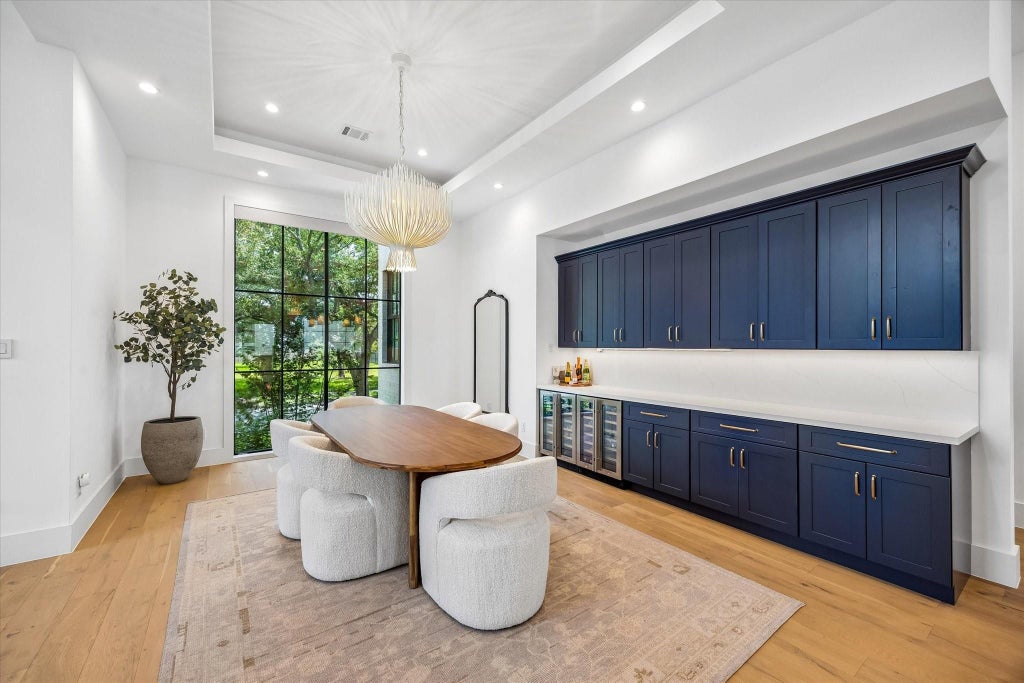 Photo of 5014 Braesvalley Drive, Houston, TX 77096 (MLS # 8383633)