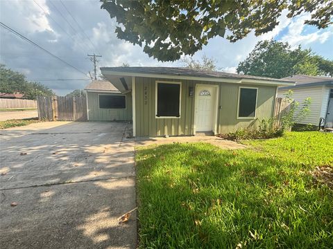 Photo of 2432 38th Avenue N, Texas City, TX 77590 (MLS # 86725263)