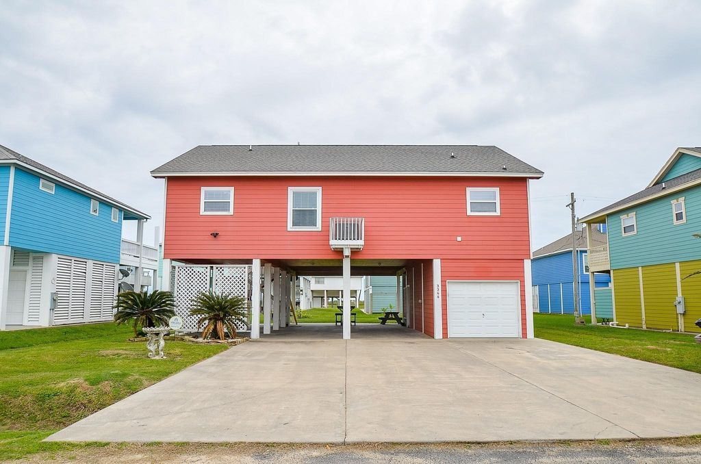 Photo of 3346 Pirates Cove, Crystal Beach, TX 77650 (MLS # 53907677)
