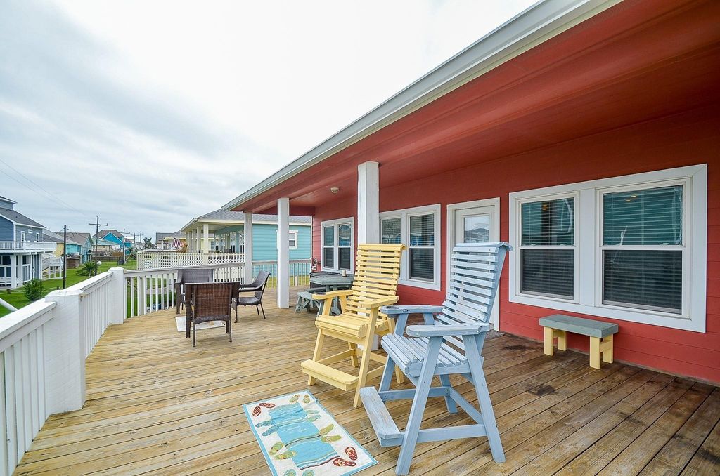 Photo of 3346 Pirates Cove, Crystal Beach, TX 77650 (MLS # 53907677)