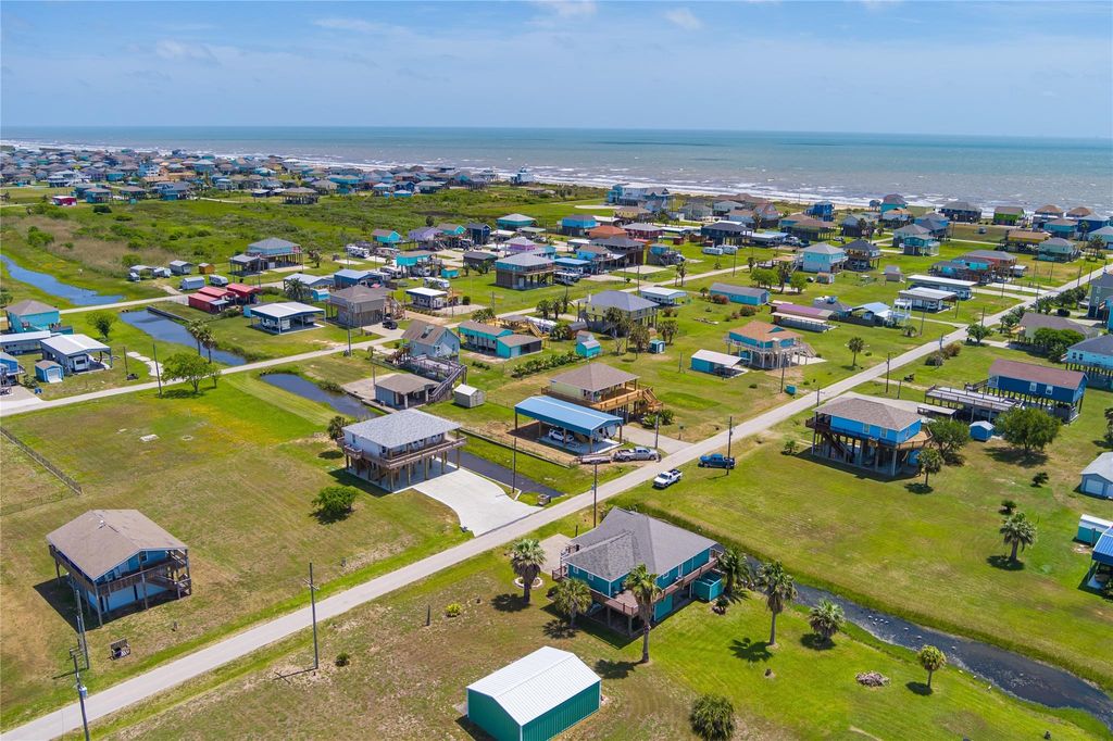 Photo of 966 S Sage, Crystal Beach, TX 77650 (MLS # 4338474)