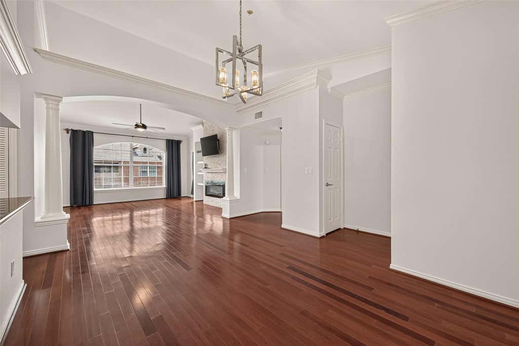 Photo of 2111 Welch Street #B306, Houston, TX 77019 (MLS # 93631844)