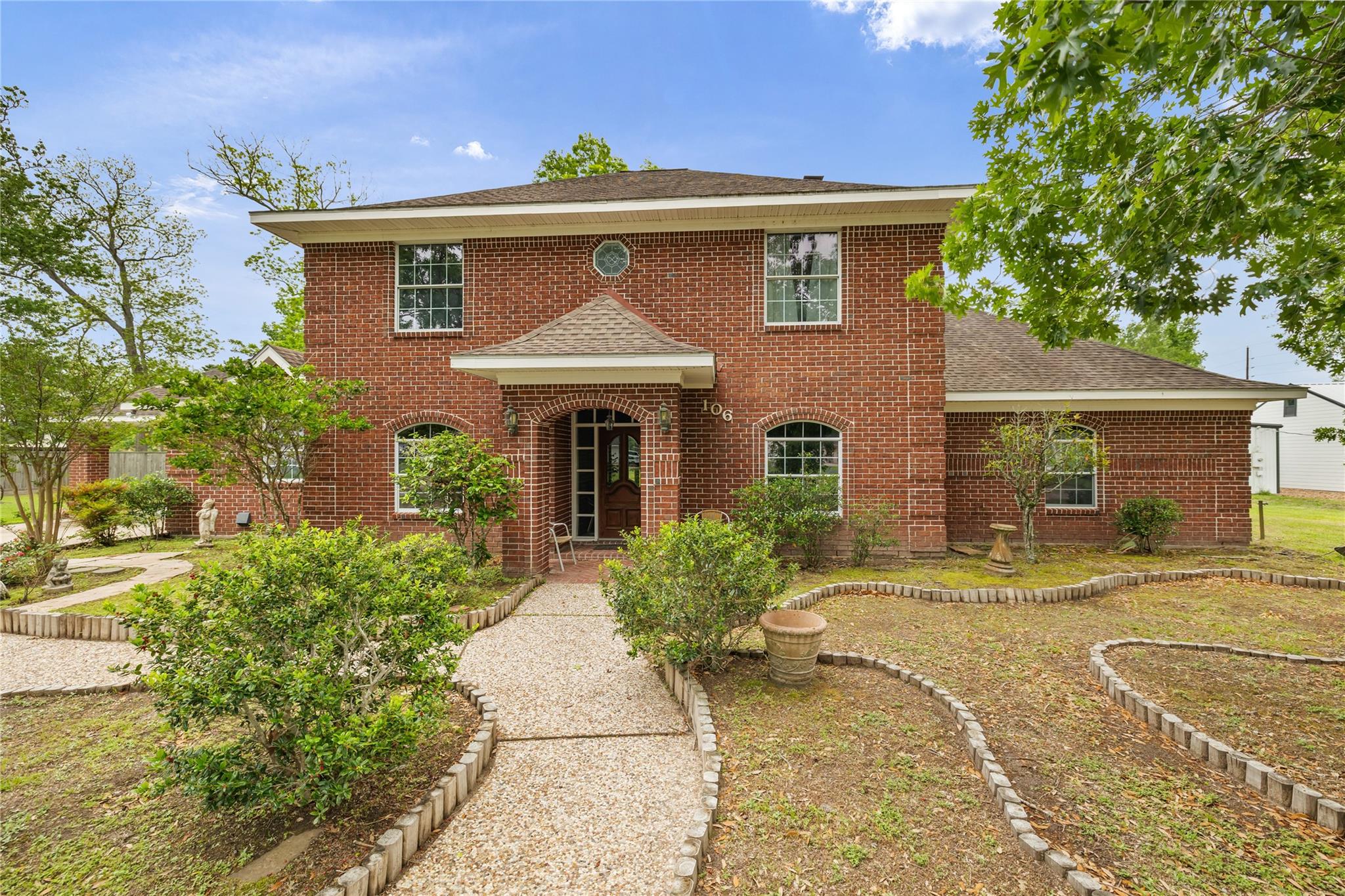 106 River Oaks Dr