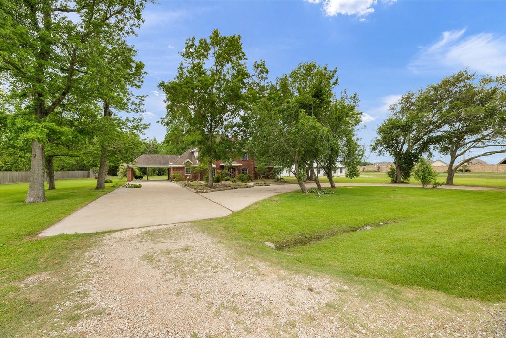 Photo of 106 River Oaks Dr Dr, Baytown, TX 77523 (MLS # 28341227)