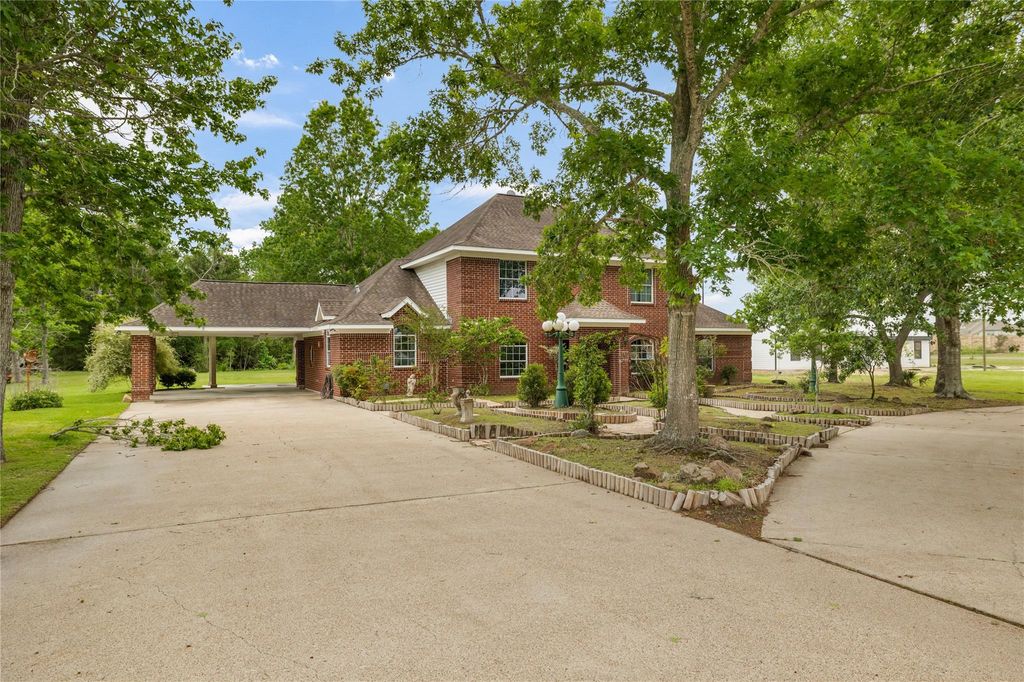 Photo of 106 River Oaks Dr Dr, Baytown, TX 77523 (MLS # 28341227)