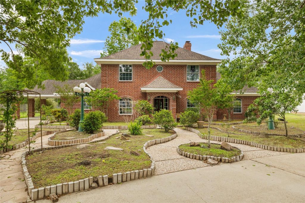 Photo of 106 River Oaks Dr Dr, Baytown, TX 77523 (MLS # 28341227)