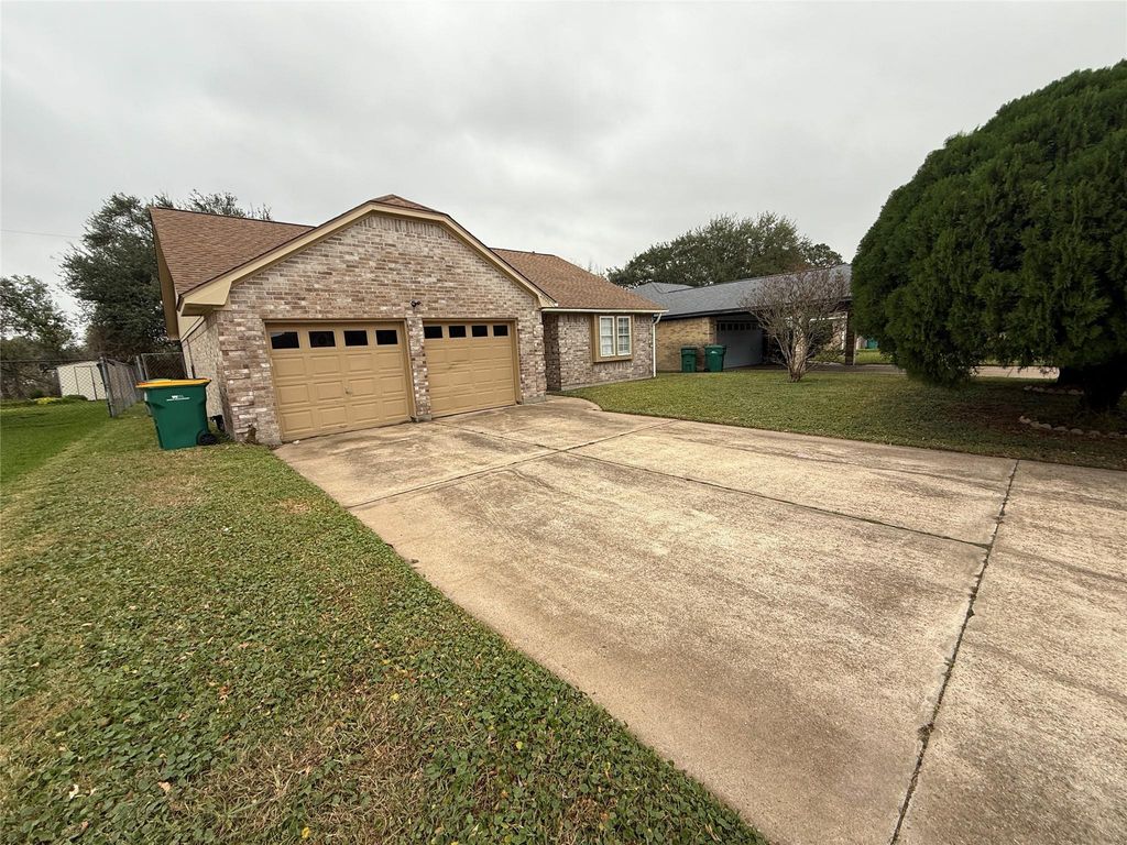 Photo of 2806 Ashley Street, La Marque, TX 77568 (MLS # 95088426)