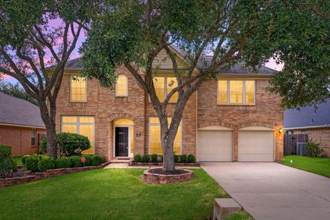 Photo of 22 Crestview Trail, Houston, TX 77082 (MLS # 24112094)