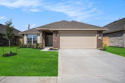 Photo of 424 Bryan Way, Angleton, TX 77515 (MLS # 10896299)