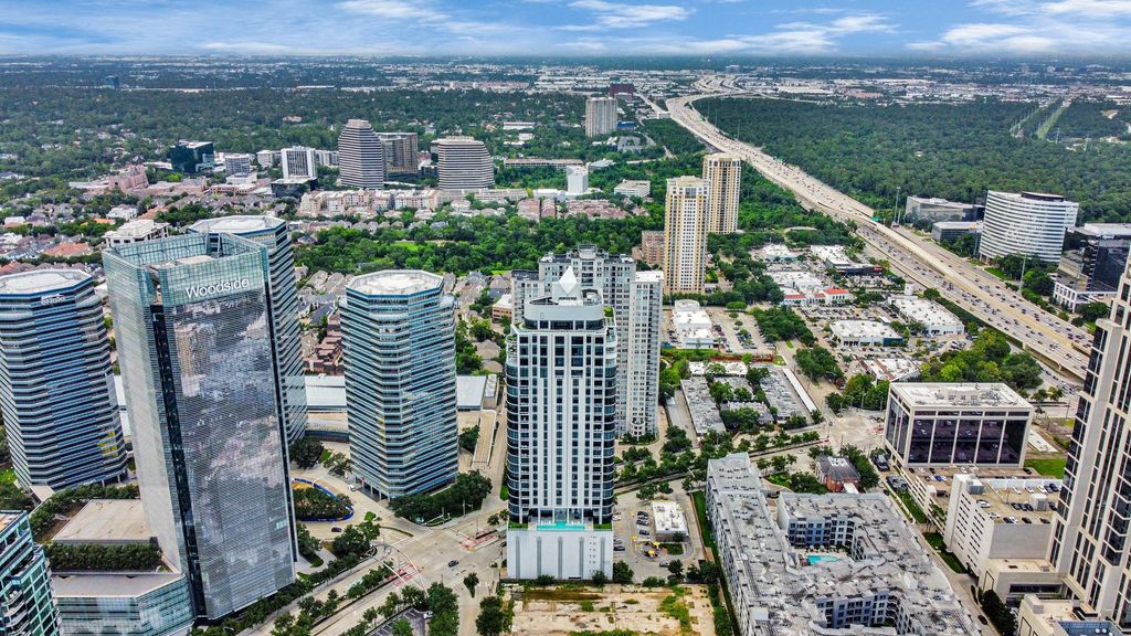 Photo of 1409 Post Oak Boulevard #803, Houston, TX 77056 (MLS # 63660961)
