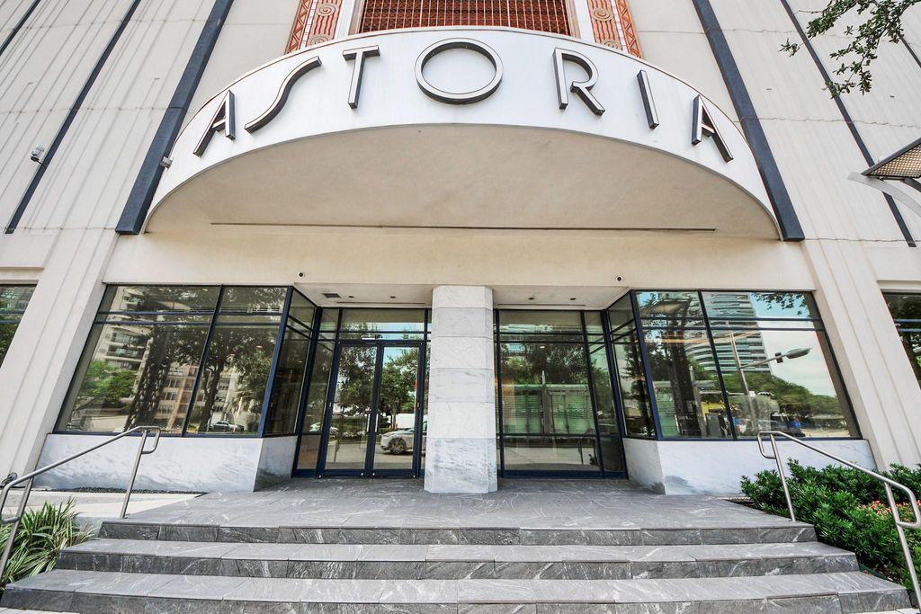 Photo of 1409 Post Oak Boulevard #803, Houston, TX 77056 (MLS # 63660961)