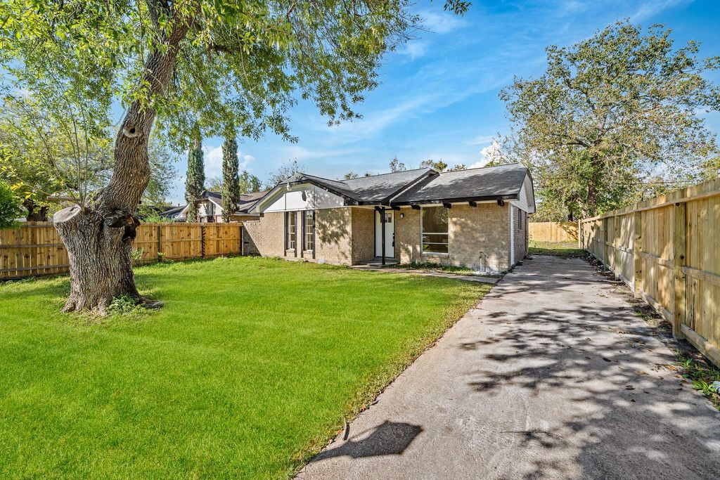 Photo of 11059 Vailview Drive, Houston, TX 77016 (MLS # 72303207)